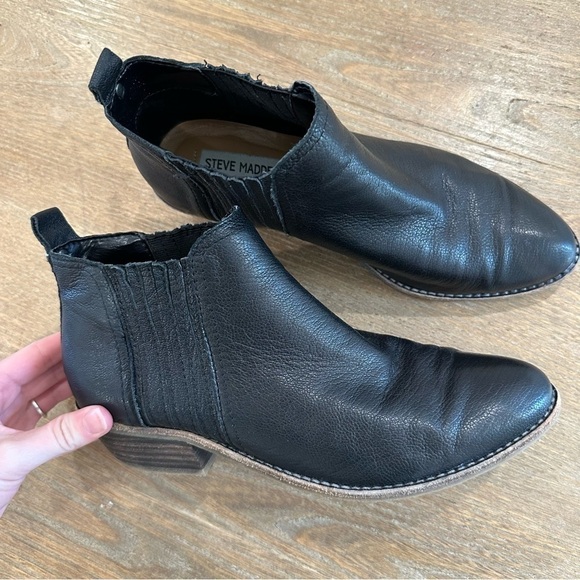 Steve Madden black leather pointed toe Tallie Ankle Booties - Picture 7 of 9